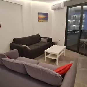 Prime Beachfront On Finikoudes Apartament